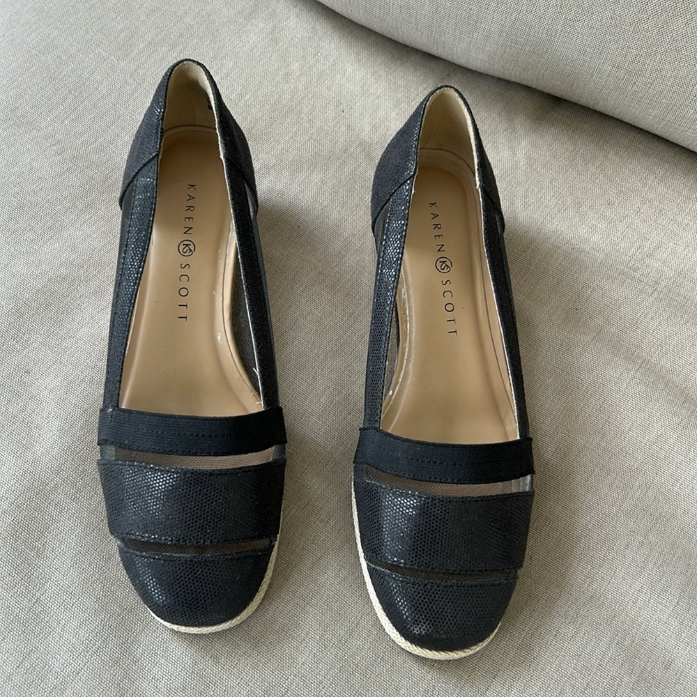 💥Karen Scott Wedge Heel Shoe- Size 8M💥